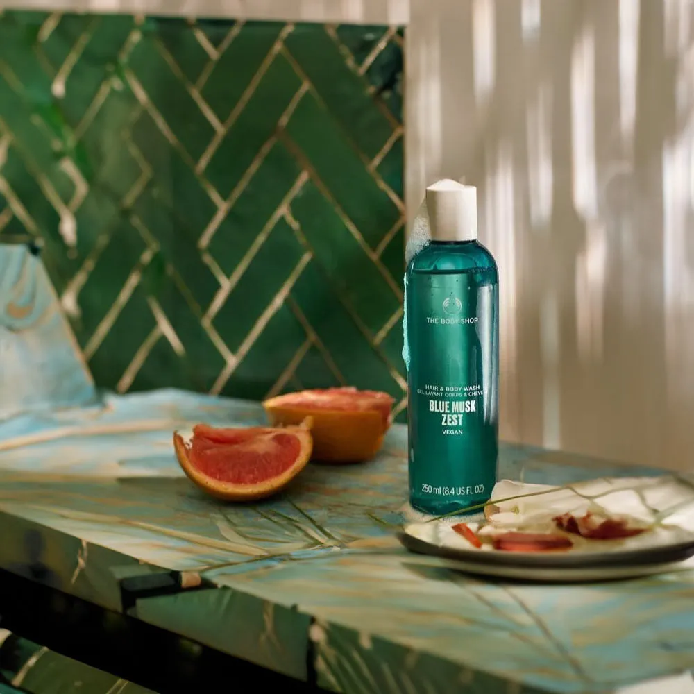 The Body Shop Blue Musk Zest Hair and Body Wash (250 ml) - Obrázek 3